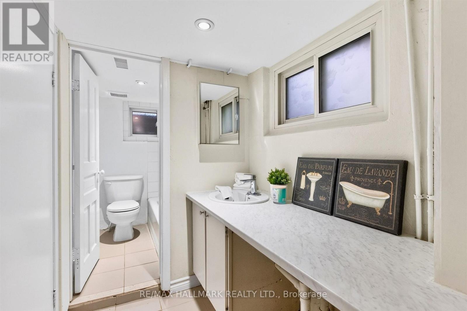384A Montrose Avenue, Toronto, ON photo 26