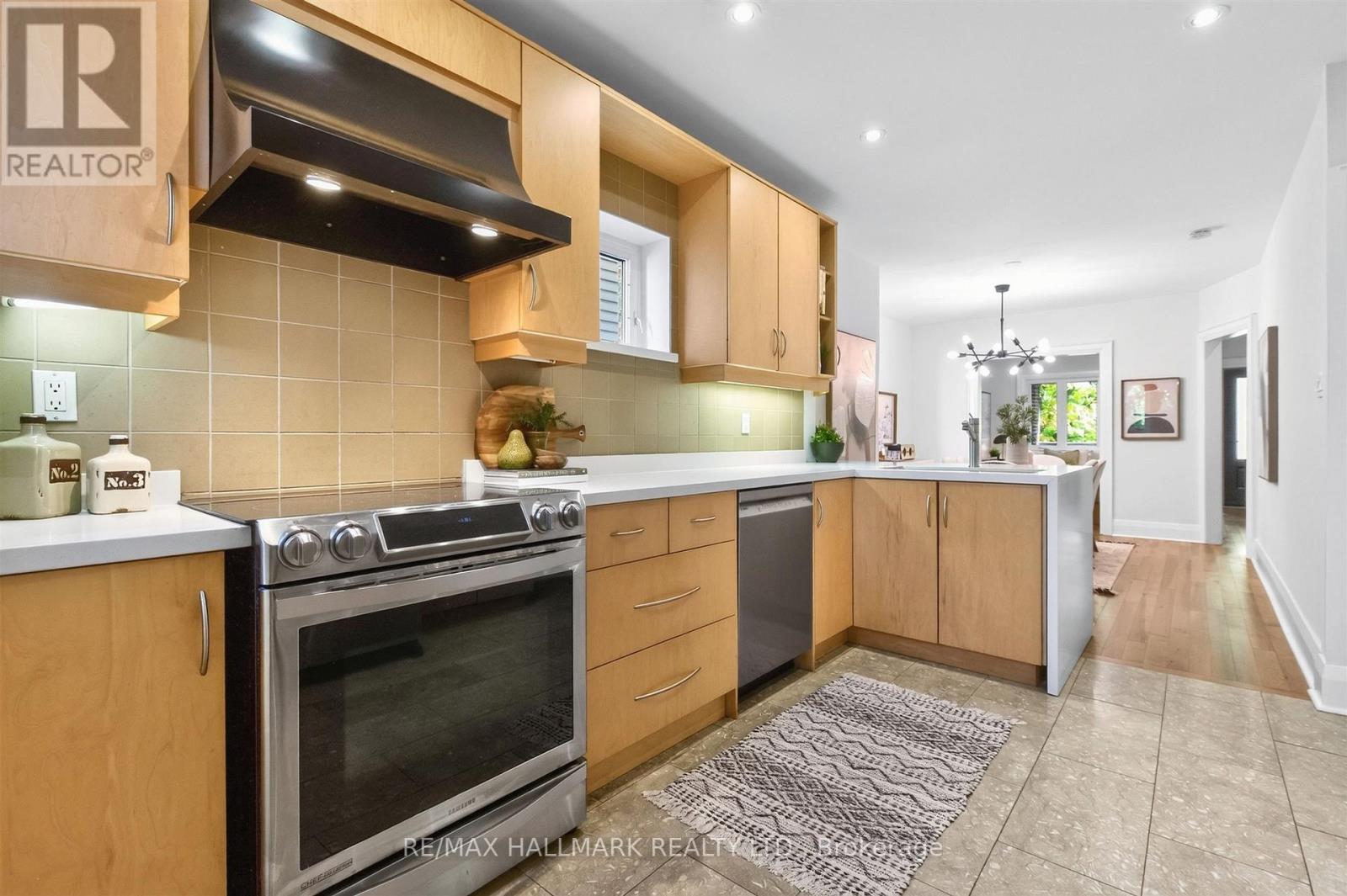 384A Montrose Avenue, Toronto, ON photo 9
