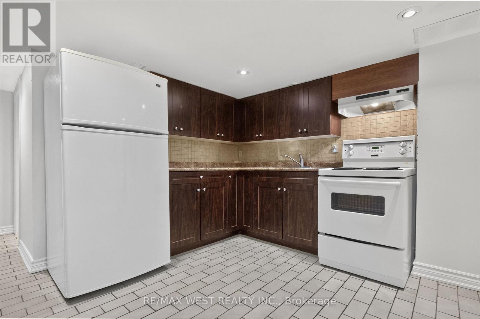 LOWER - 722 DUFFERIN STREET, Toronto (Little Portugal) — photo 10