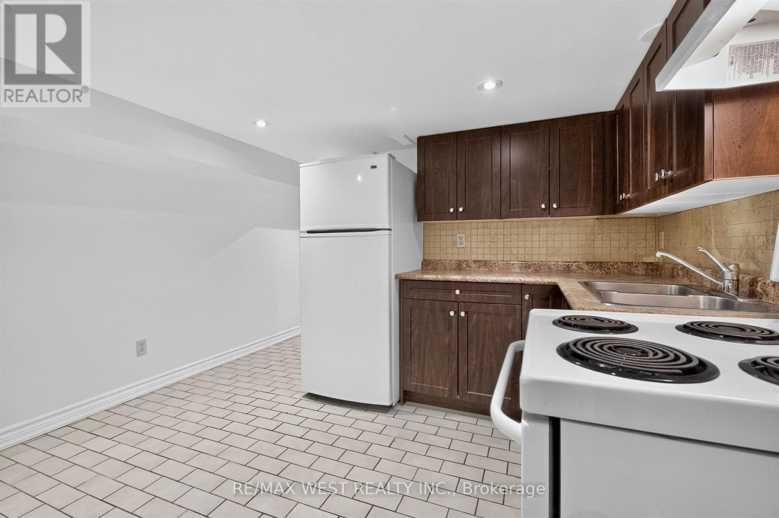 LOWER - 722 DUFFERIN STREET, Toronto (Little Portugal) — photo 11