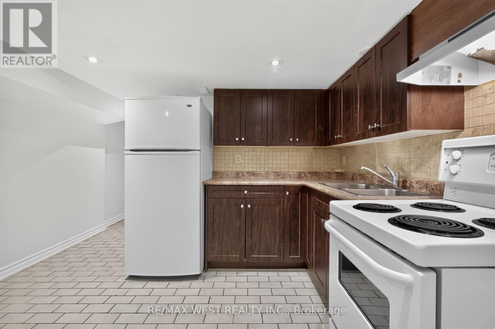 LOWER - 722 DUFFERIN STREET, Toronto (Little Portugal) — photo 12