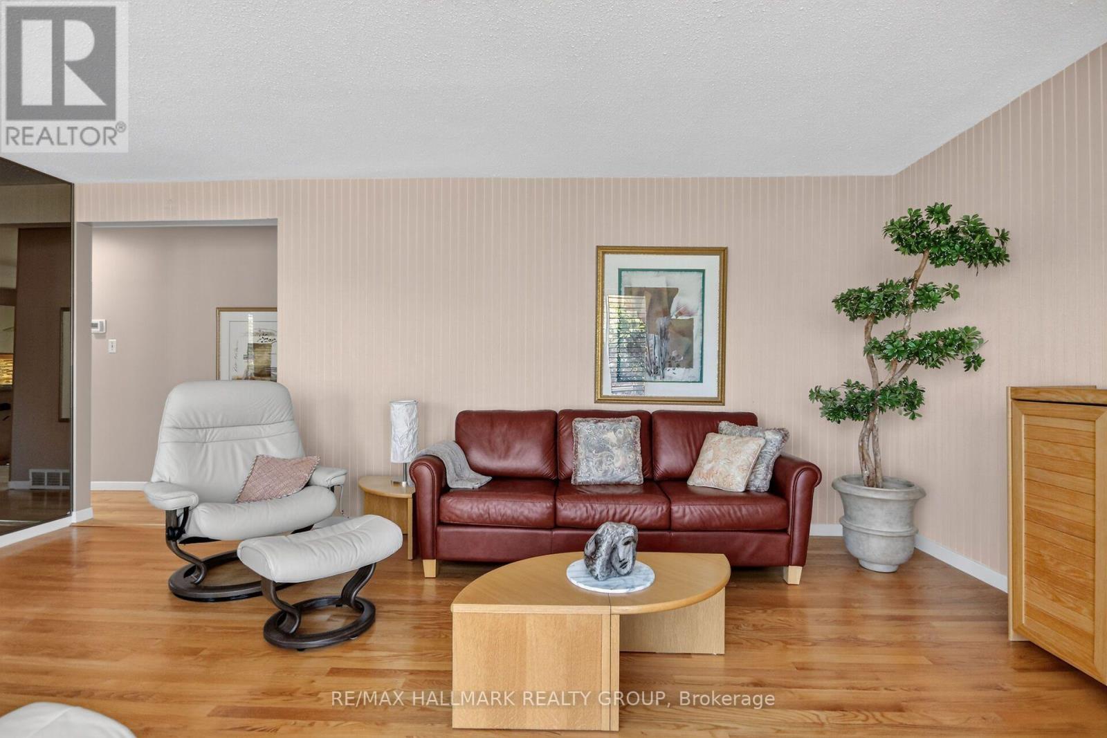Condos for Sale in Ottawa – 1592 MAXIME STREET, Ottawa – By Peter Sagos - Image 11