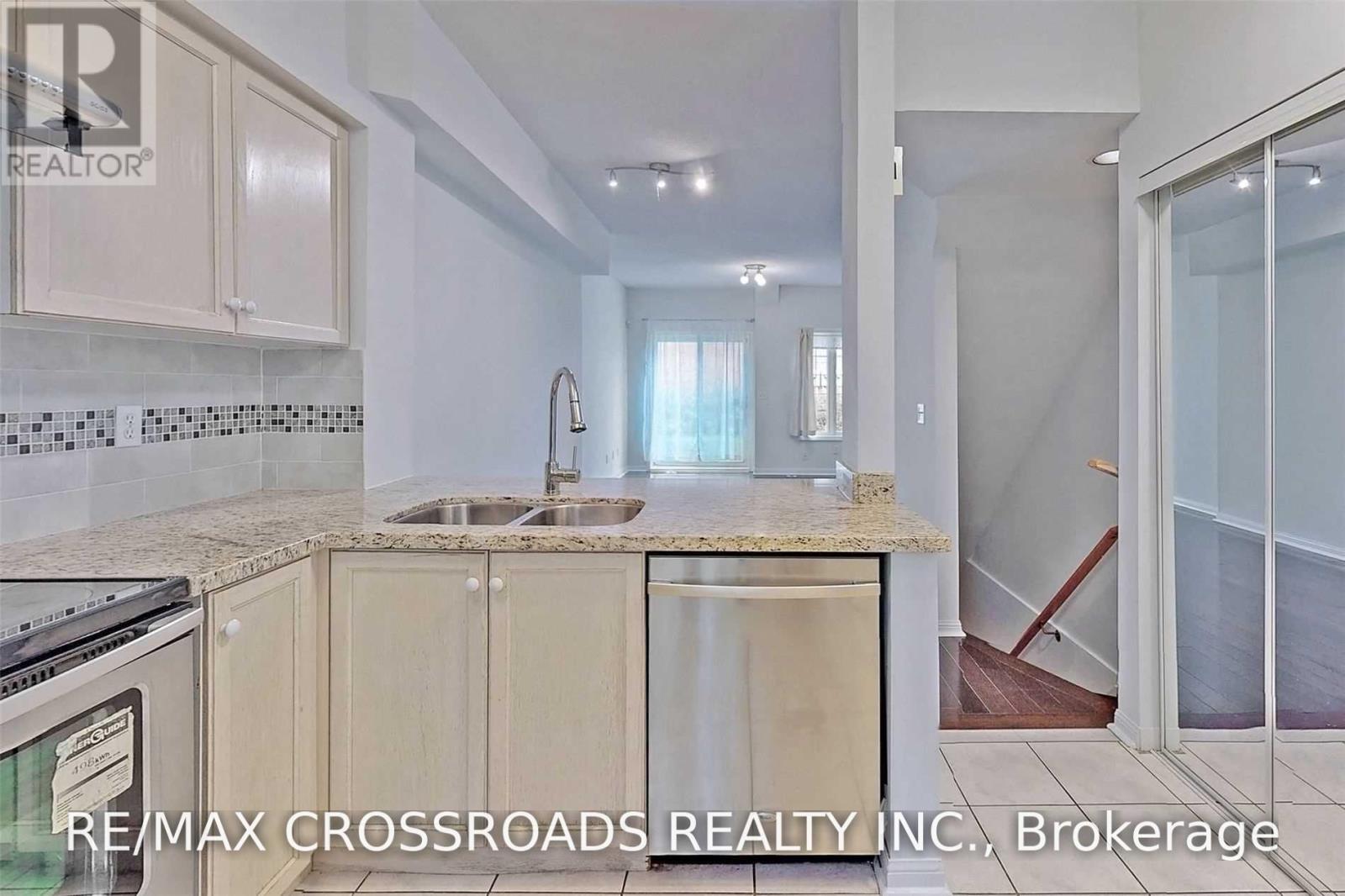 9- 22 St Moritz Way, Markham, ON photo 7