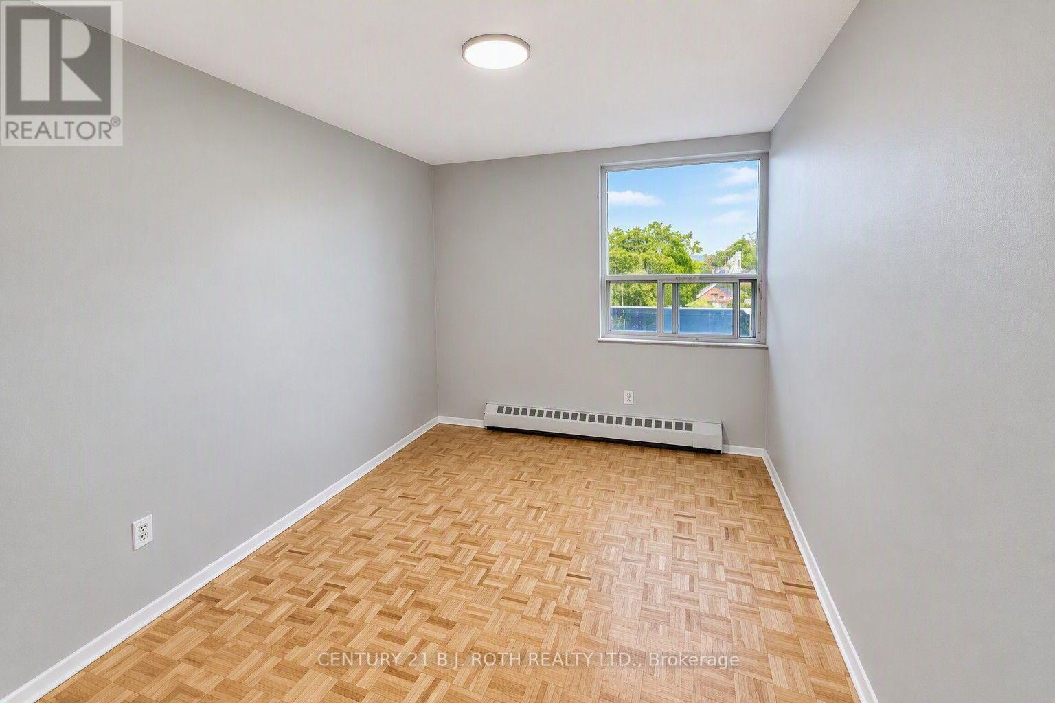 405-90 Holgate Street, Barrie photo 21