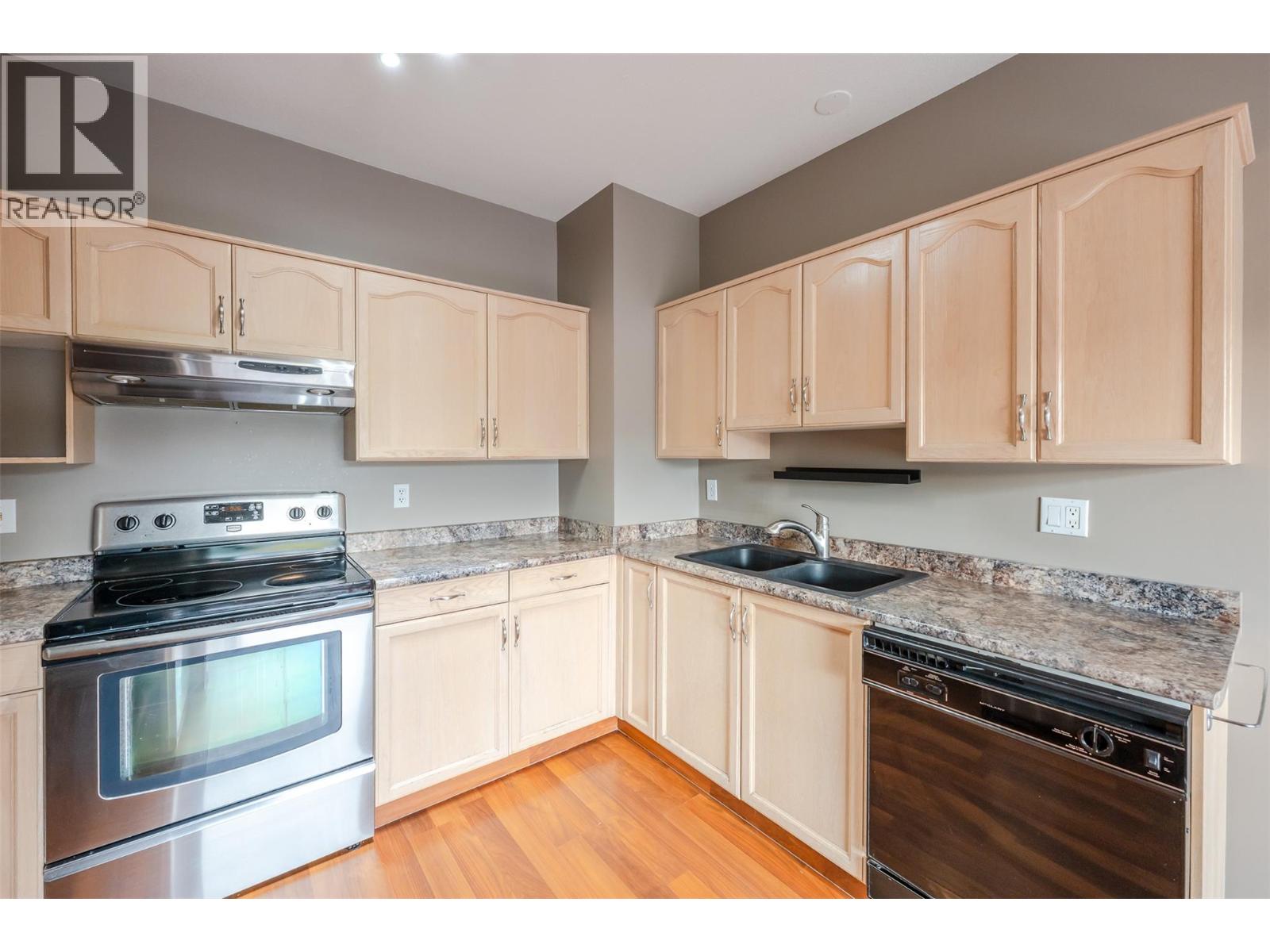650 MCKINNEY Road Unit# 325, Oliver - Image 1