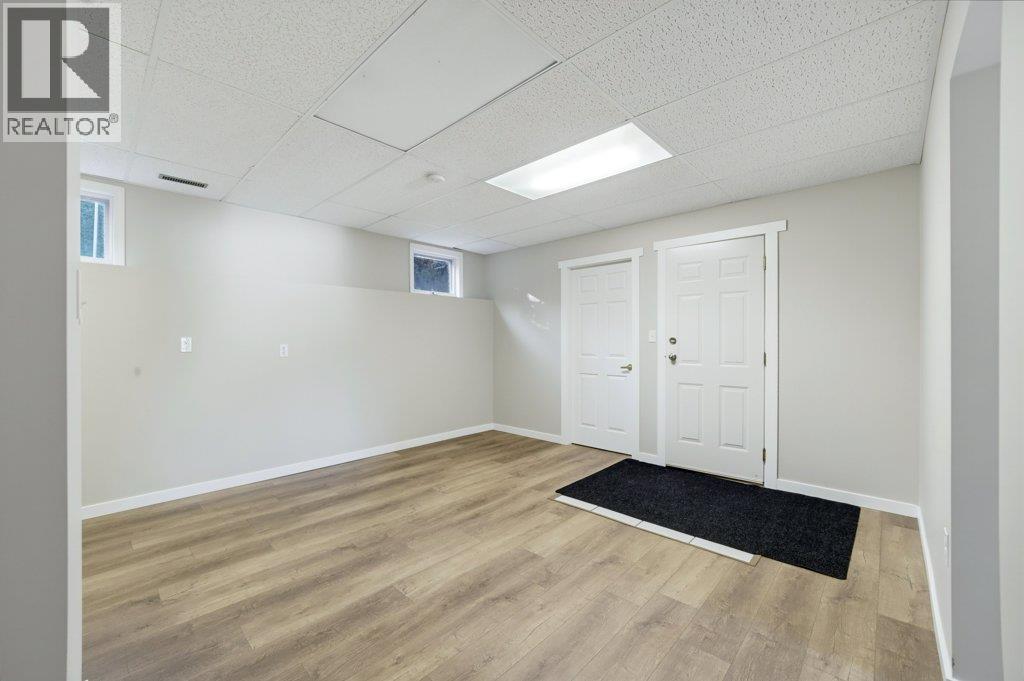 1570 16 Avenue SE - 15