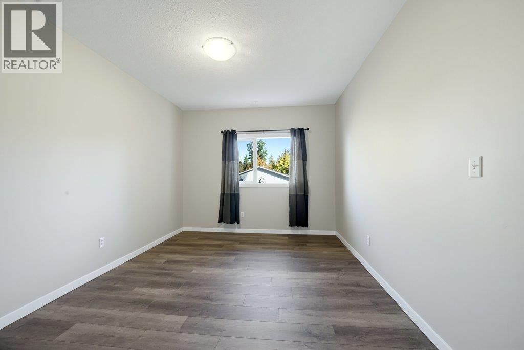 1570 16 Avenue SE - 19