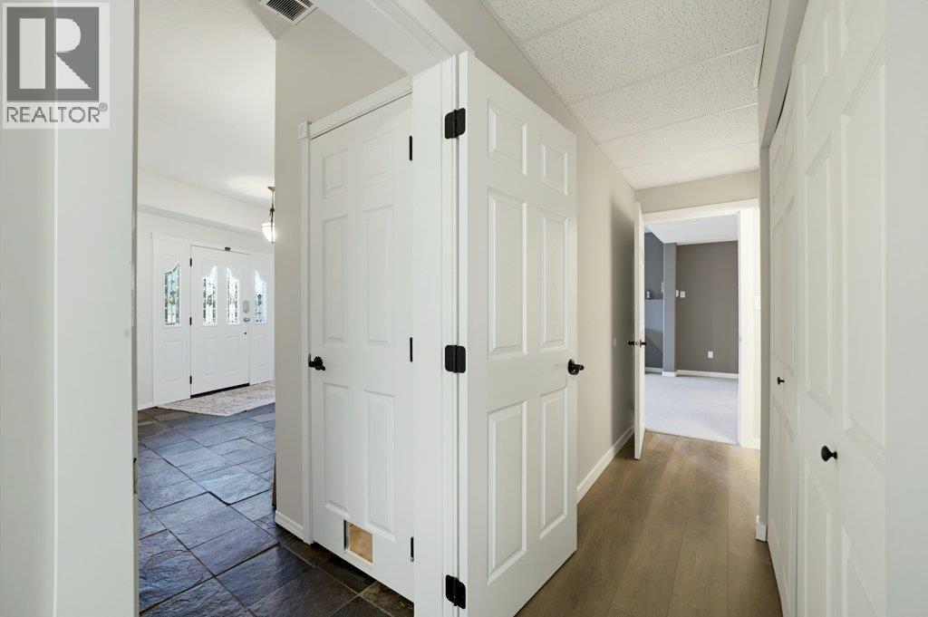1570 16 Avenue SE - 22