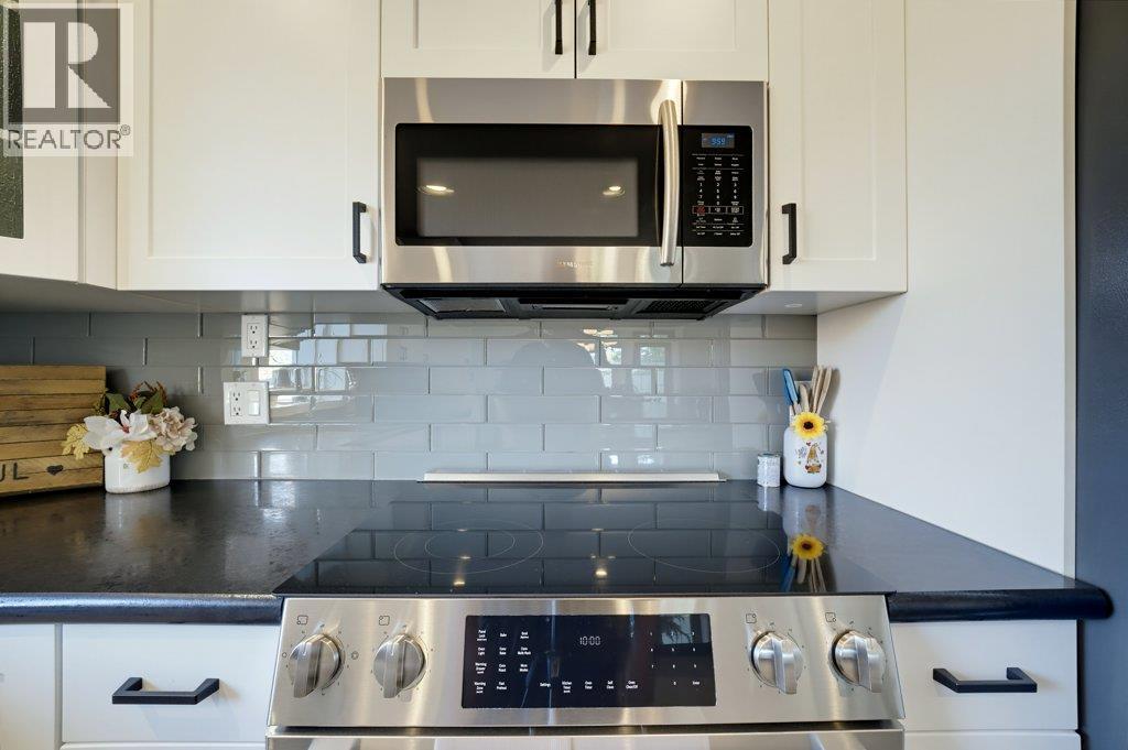 1570 16 Avenue SE - 41