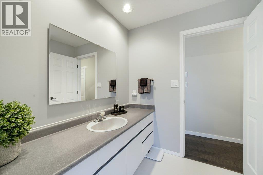 1570 16 Avenue SE - 61