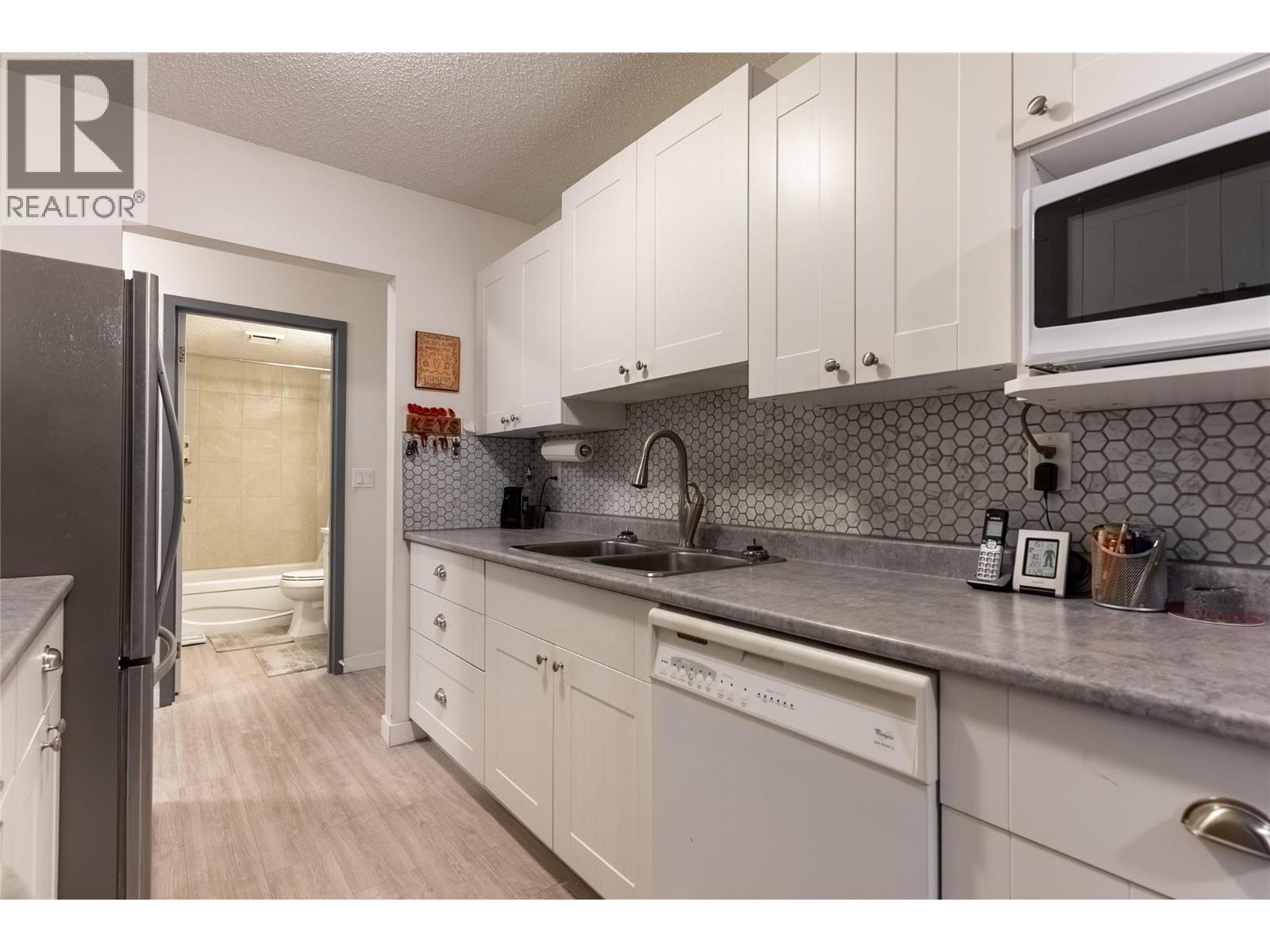 #218 280 Alder Drive - 3