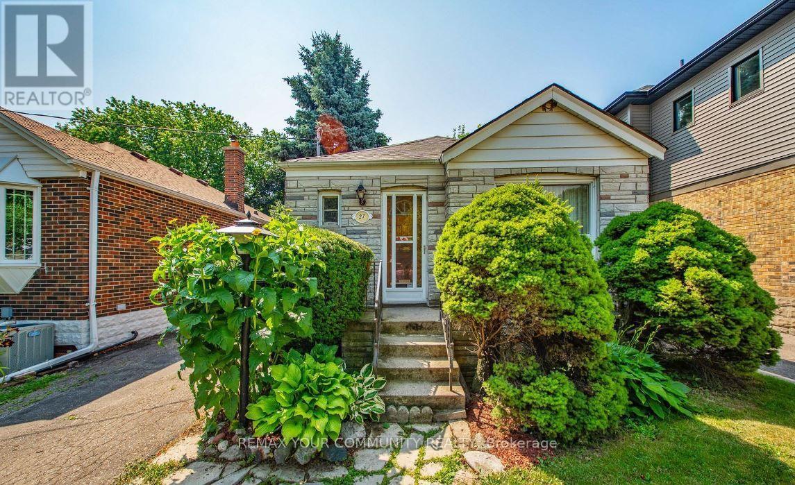 27 Struthers Street, Toronto, ON
