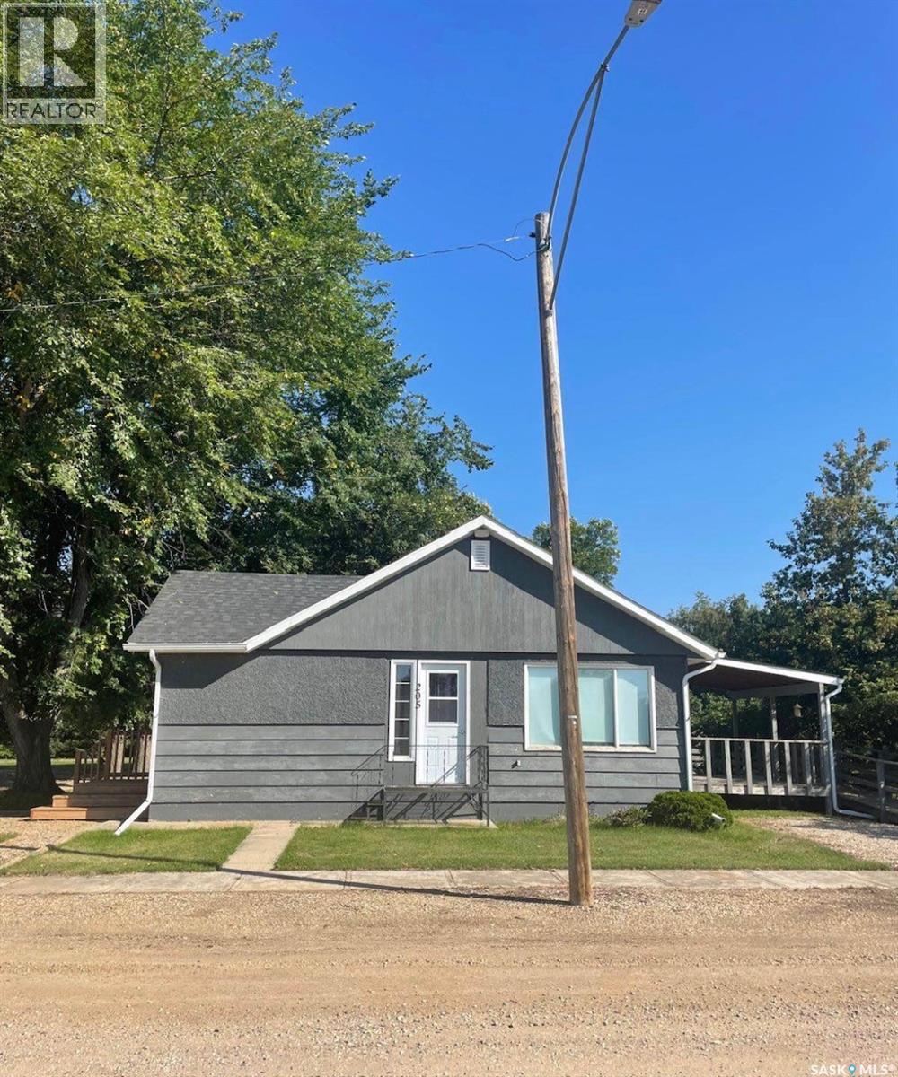 205 Railway AVENUE, Hyas — photo 2