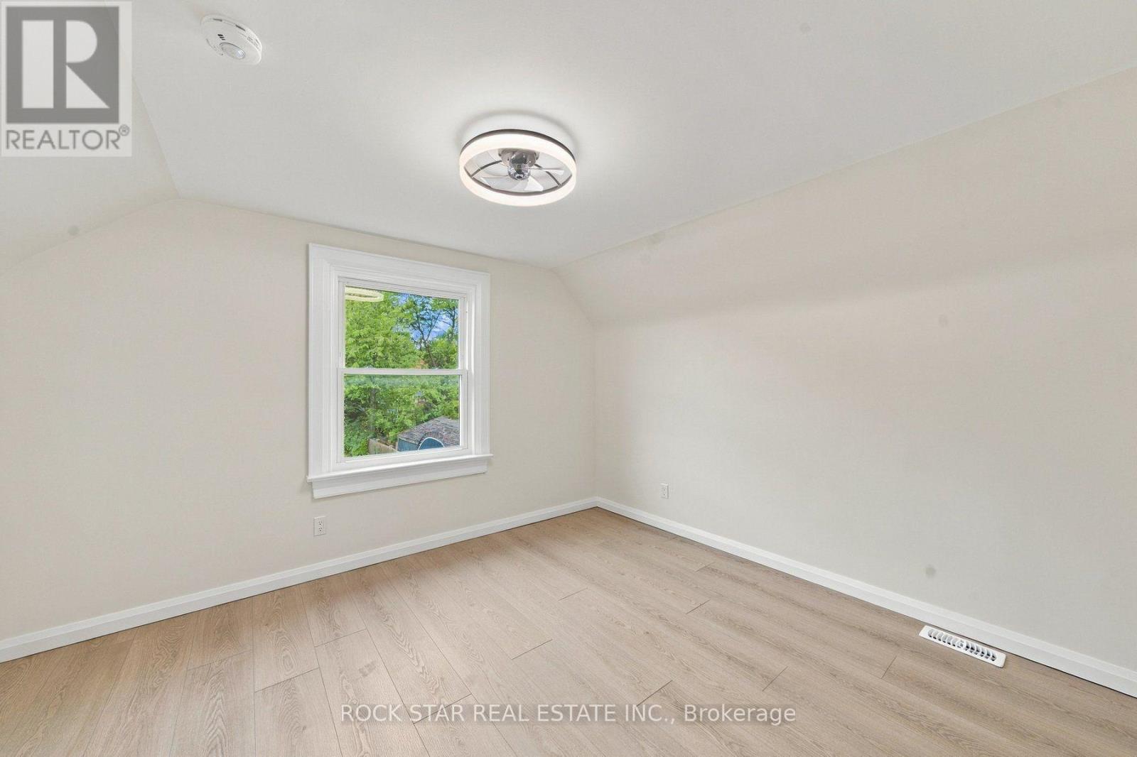 294 east 28th Street, Hamilton, ON photo 17