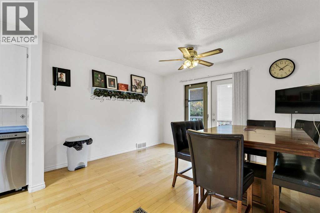 330 9 Street SE, photo 7 of 48