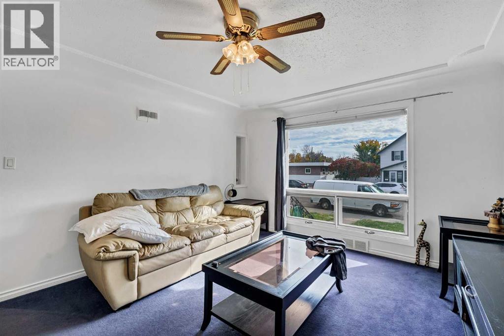 330 9 Street SE, photo 15 of 48