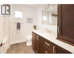 2776 Westlake Drive, Coquitlam, BC V3C5K1 Photo 18