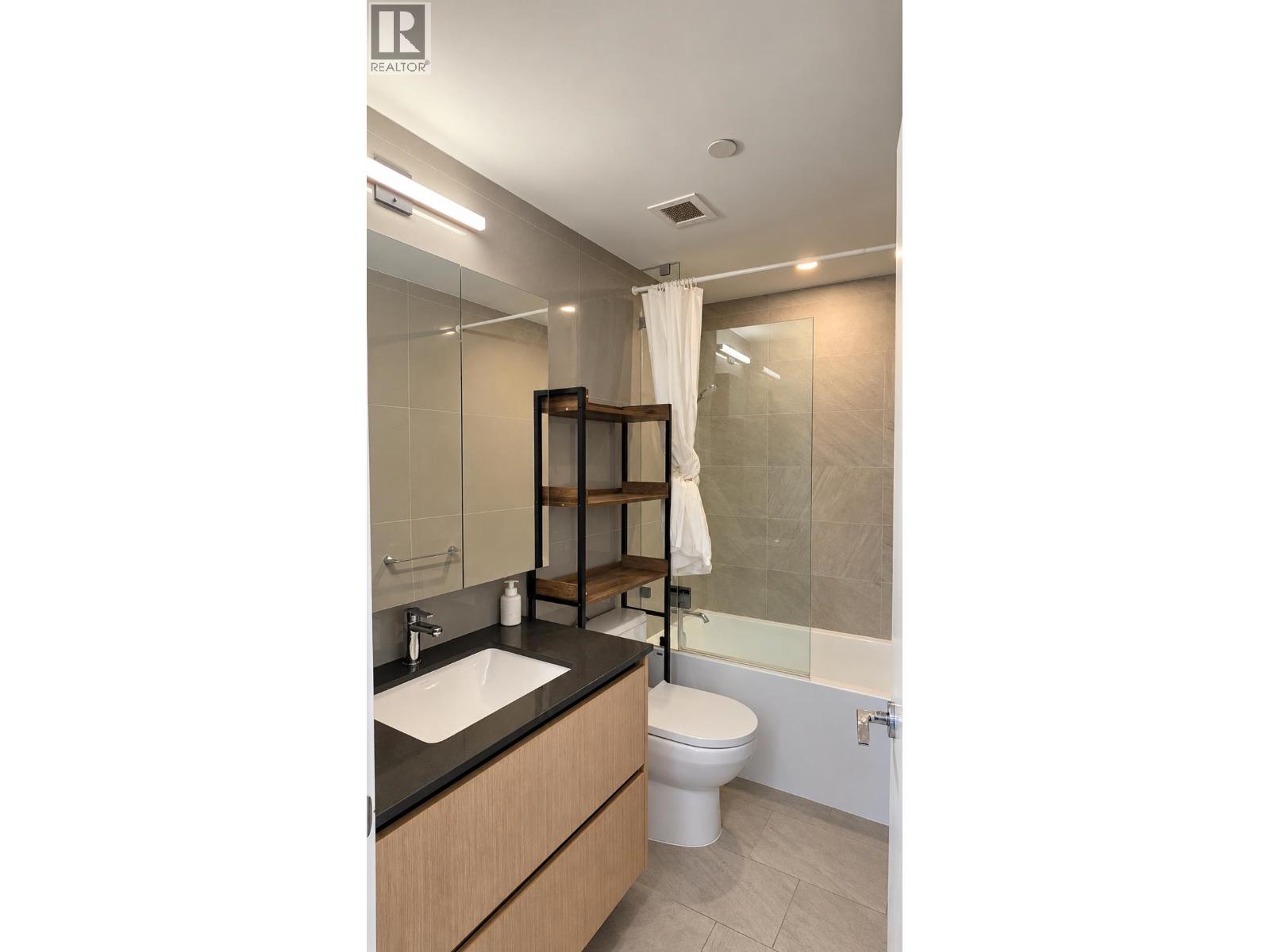Photo of 301 7977 LANSDOWNE ROAD 15