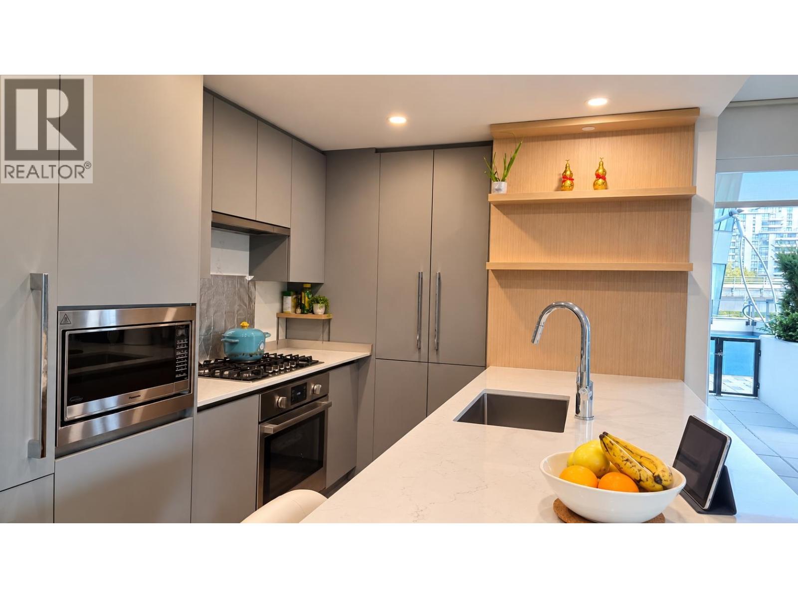 Photo of 301 7977 LANSDOWNE ROAD 9