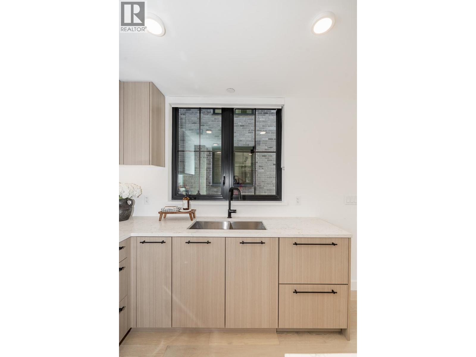 Photo of 101 157 W KING EDWARD AVENUE 18