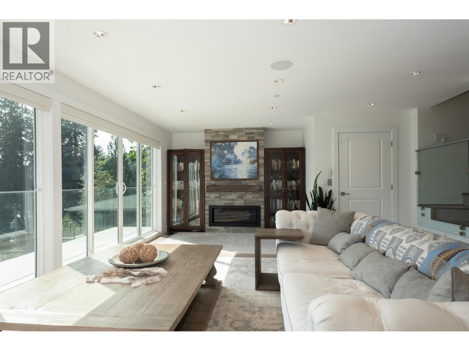 Photo of 2867 PANORAMA DRIVE 8