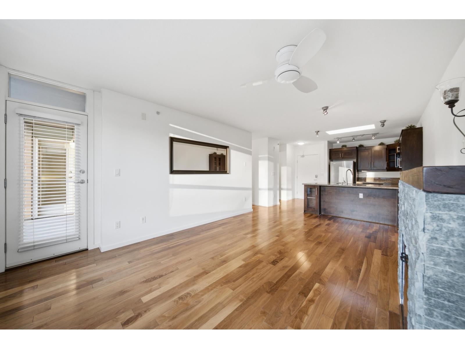 Photo of 303 15777 MARINE DRIVE 10