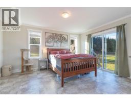 Kitchen - 8258 Trans Canada Hwy, Westholme, BC V0R1K0 Photo 15