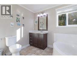 Family room - 8258 Trans Canada Hwy, Westholme, BC V0R1K0 Photo 18