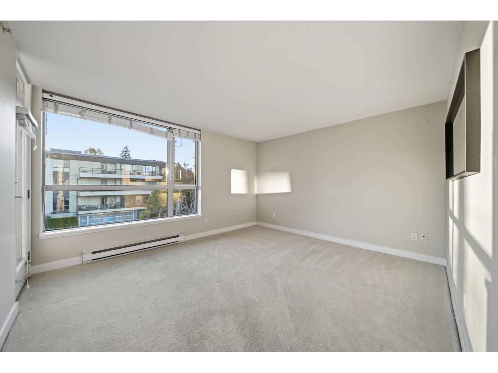Photo of 303 15777 MARINE DRIVE 15