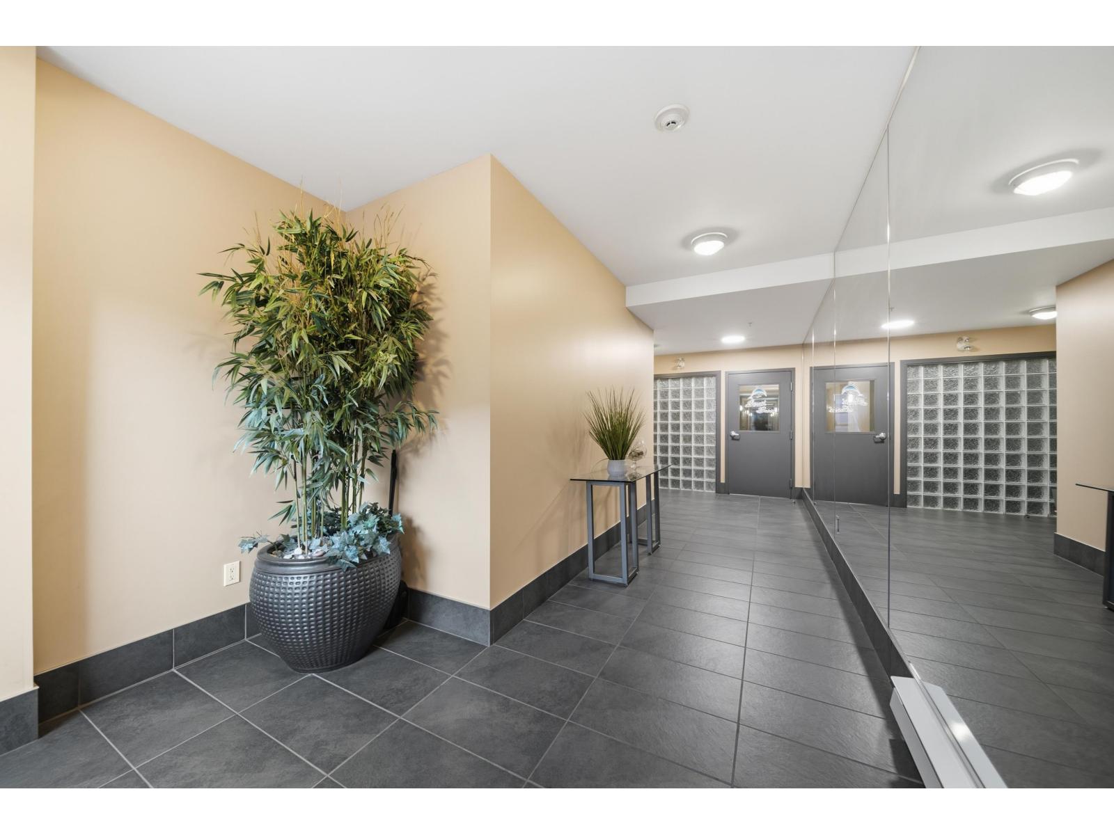 Photo of 303 15777 MARINE DRIVE 20