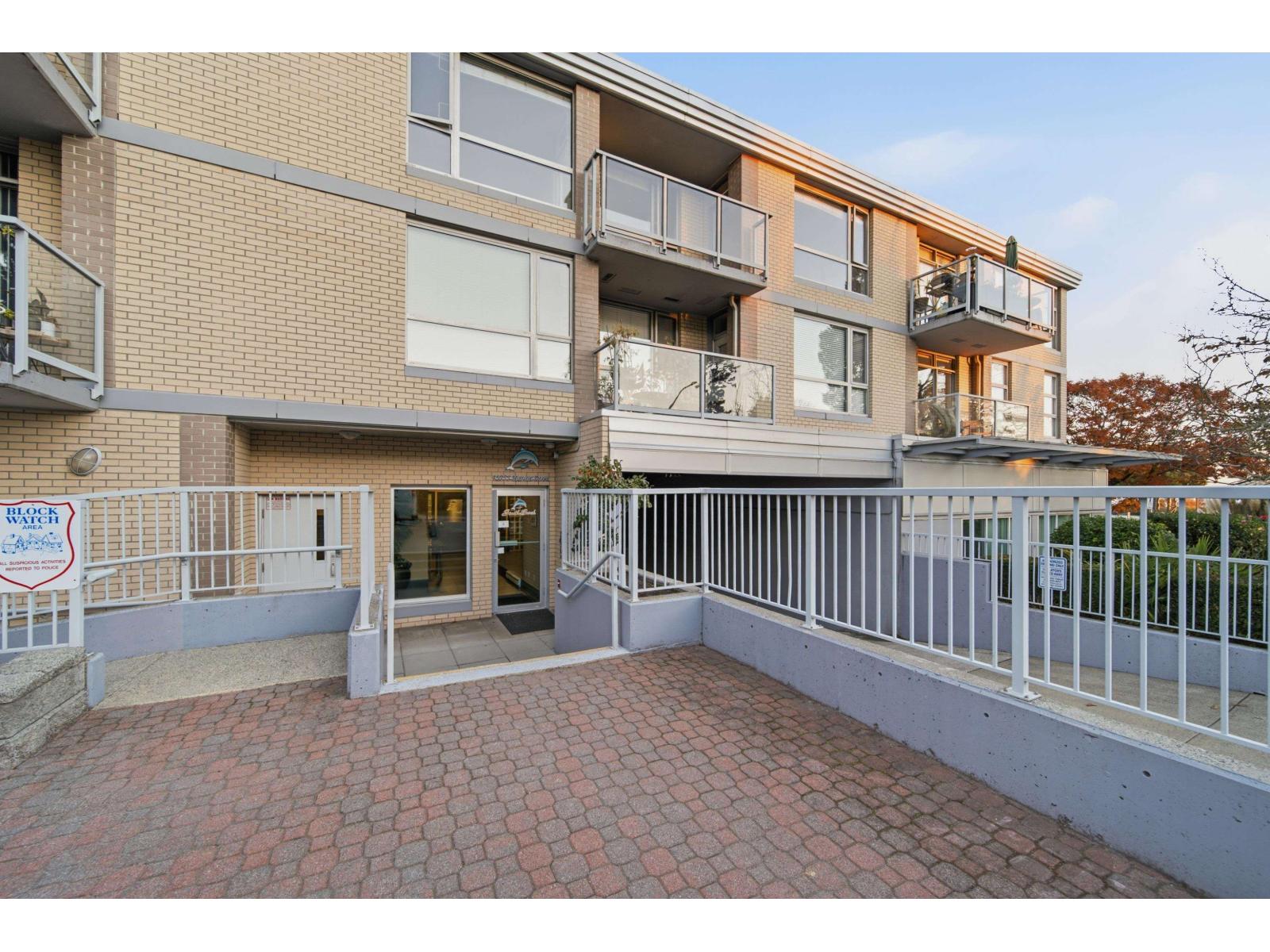 Photo of 303 15777 MARINE DRIVE 22