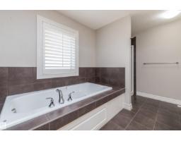 1976 67 St Sw, Edmonton, AB T6X0T4 Photo 23