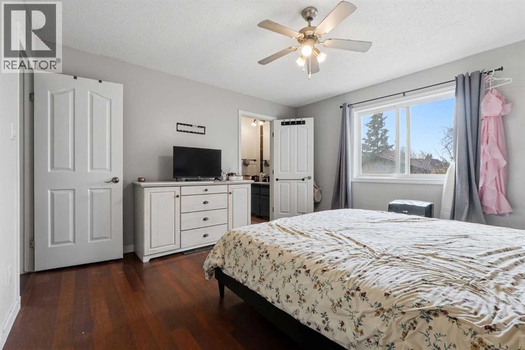 28 Newlands Avenue, Red Deer — photo 10