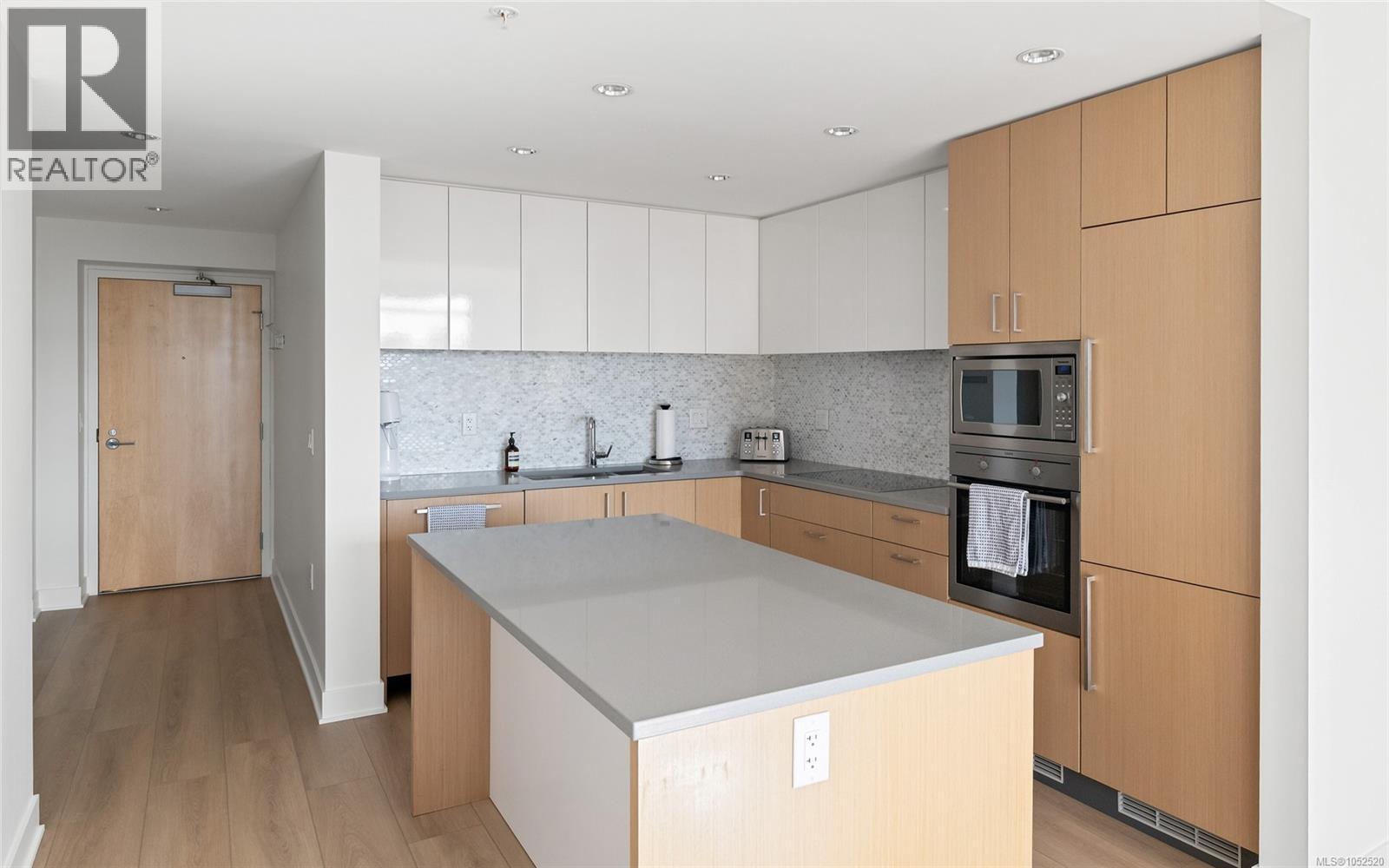 608 838 Broughton Street, Victoria