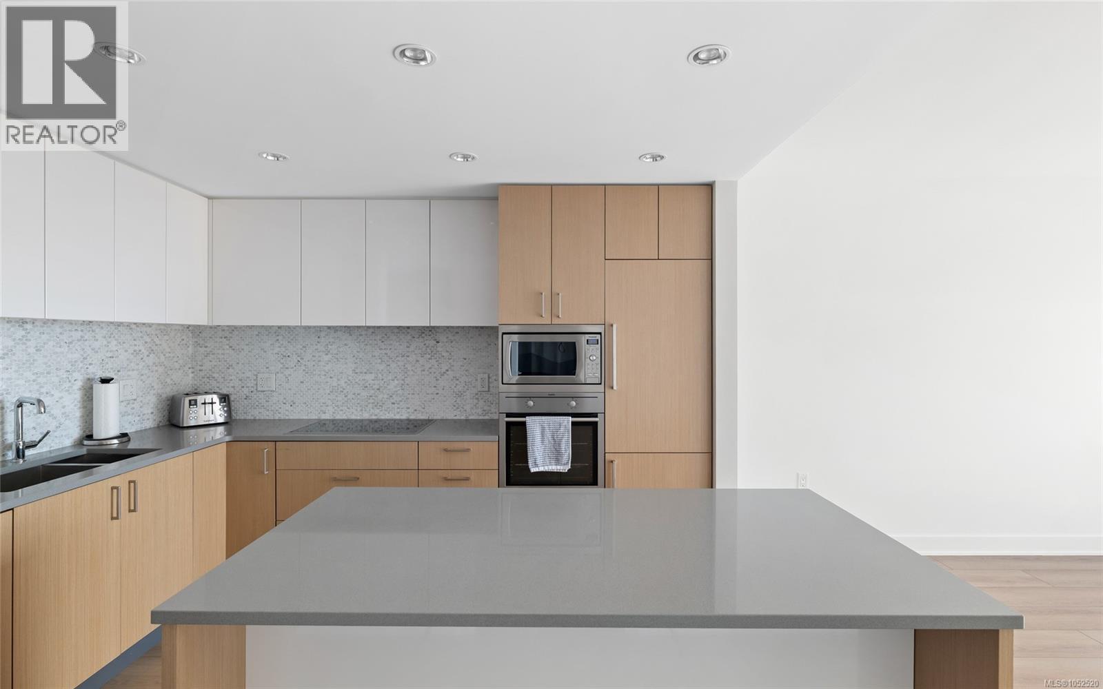608 838 Broughton Street, Victoria