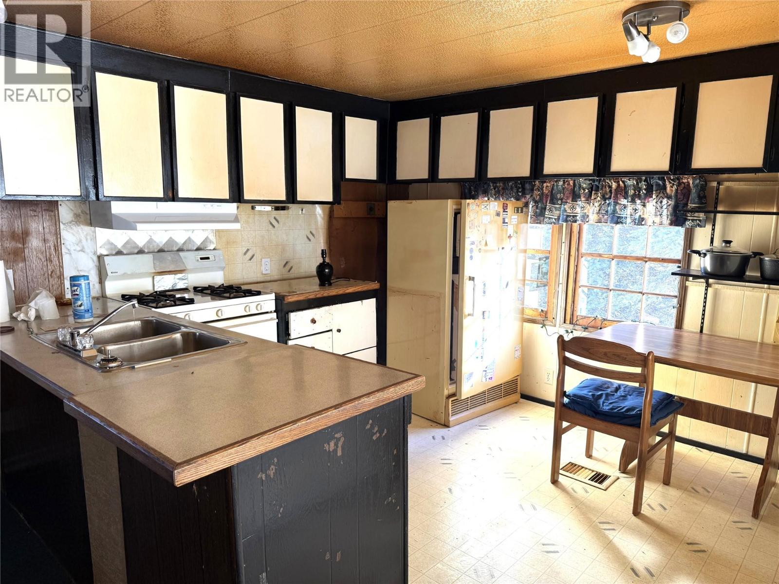 1765 Niagara Crescent - 2