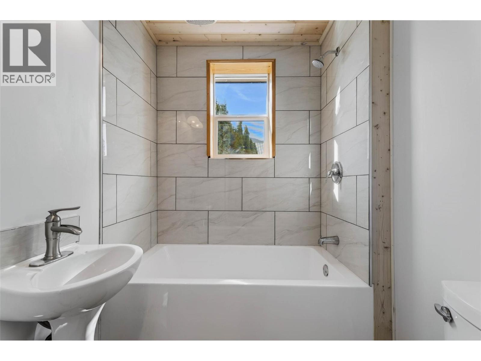 515 Sayward Avenue - 13