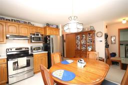 13 Laycock Drive, Carman, MB R0G0J0 Photo 12