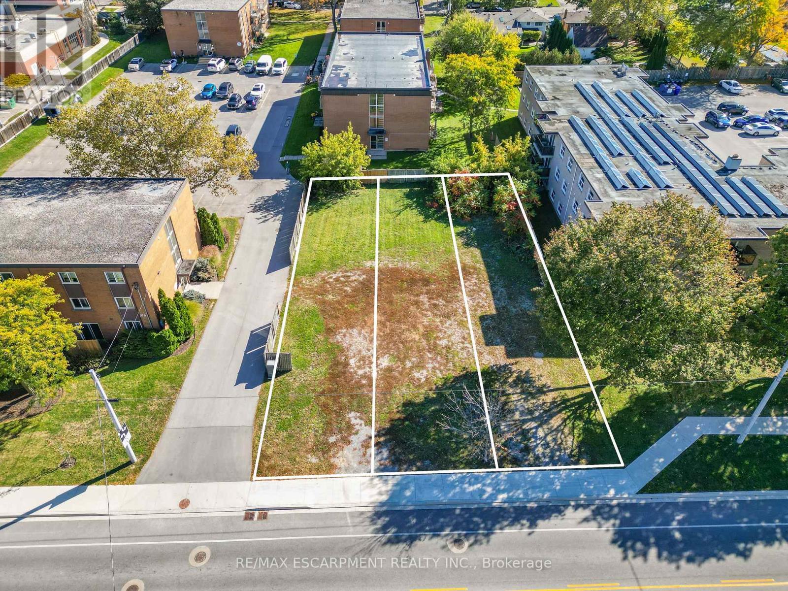 A- 574 Ontario Street, St. Catharines, ON photo 3