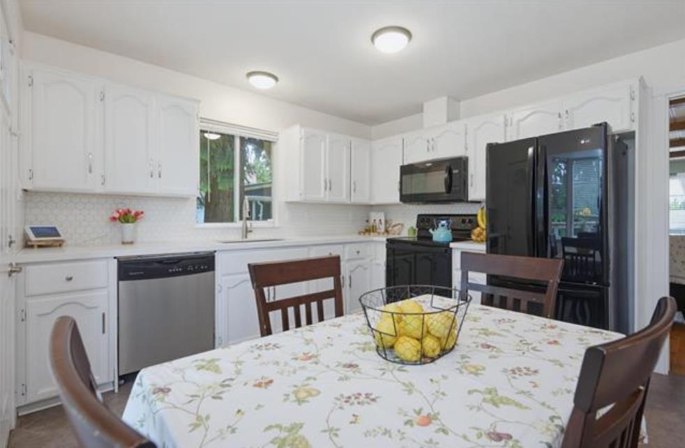 Photo of 6079 173A STREET 7