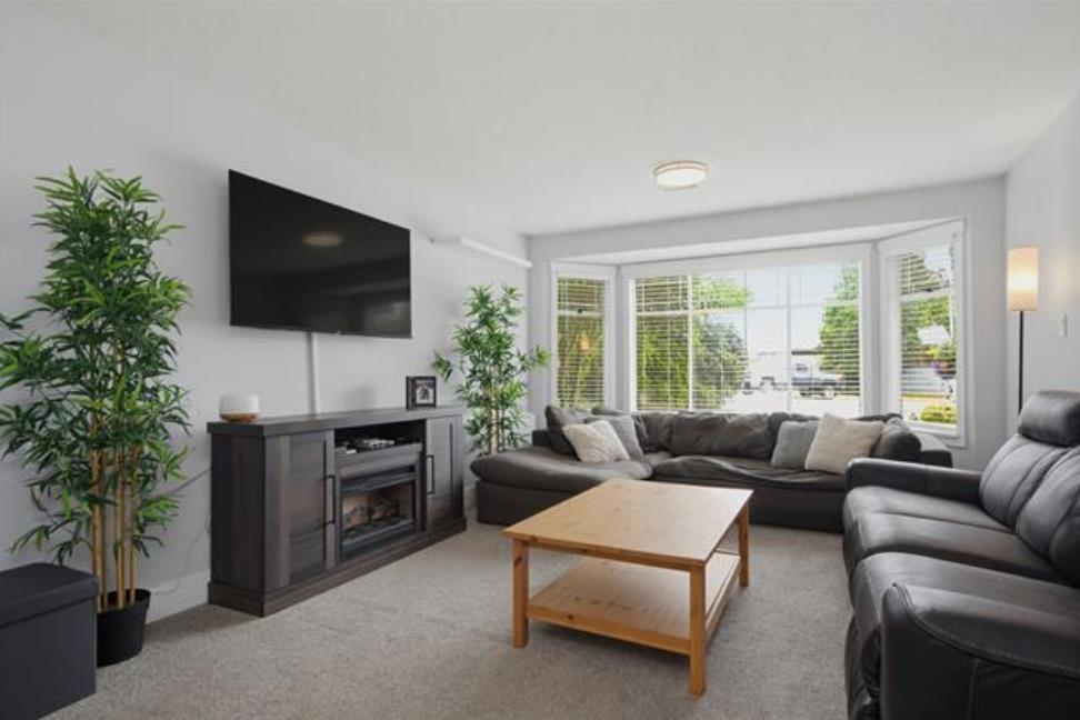 Photo of 6079 173A STREET 26