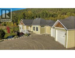 3pc Ensuite bath - 830 Devon Street, Creston, BC V0B1G6 Photo 7