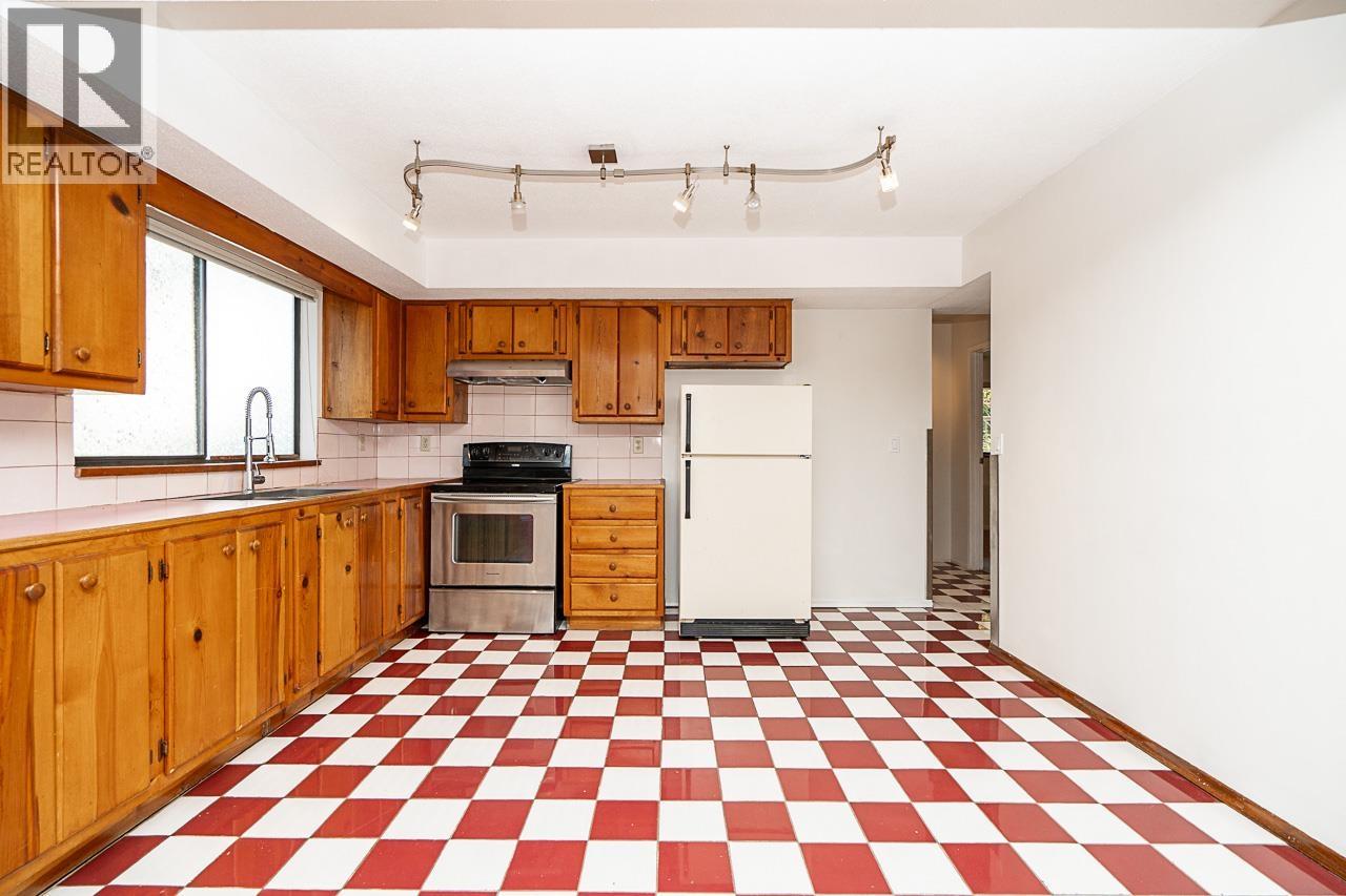 Photo of 6760 LAKEVIEW AVENUE 18