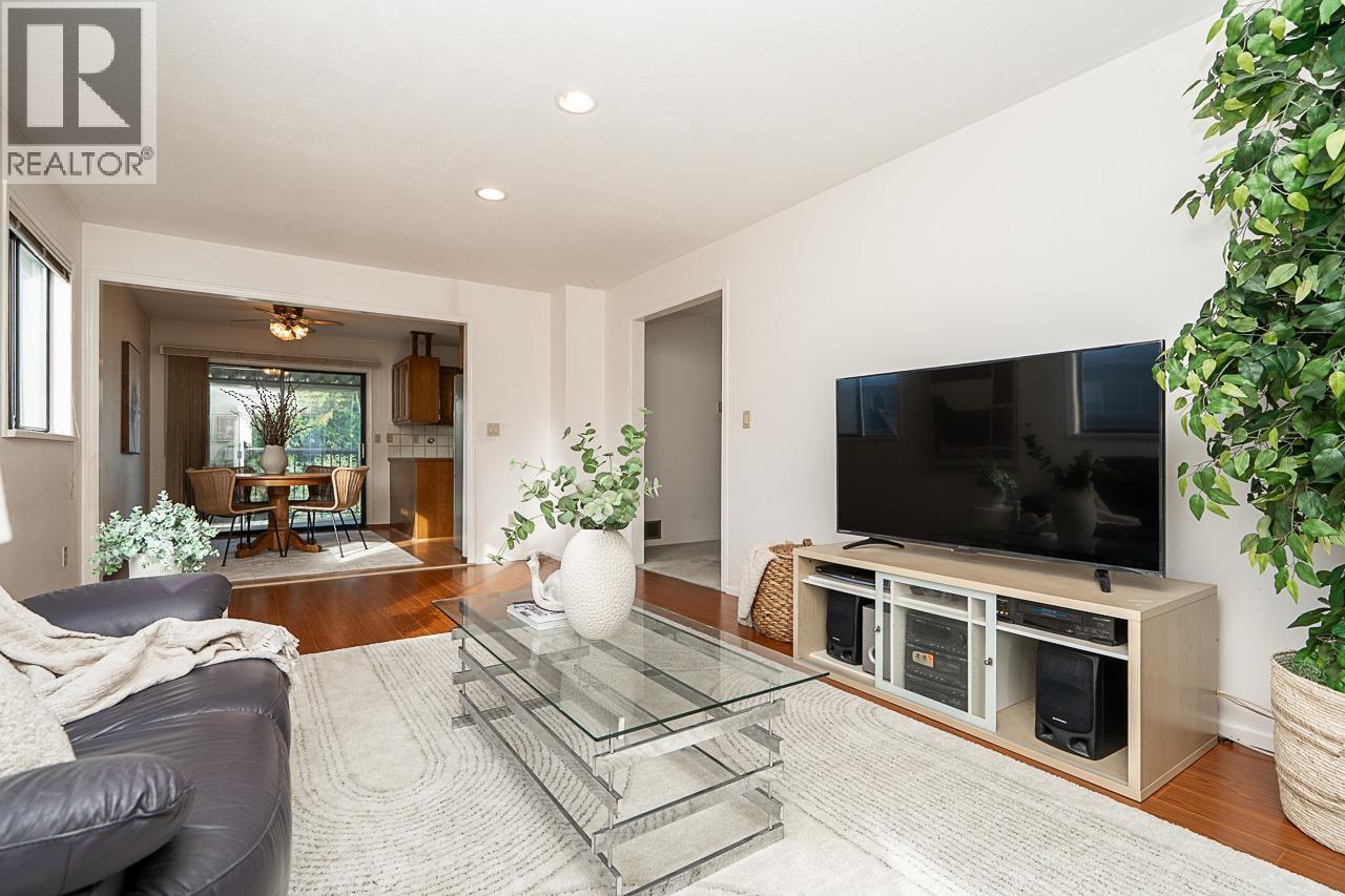 Photo of 6760 LAKEVIEW AVENUE 5