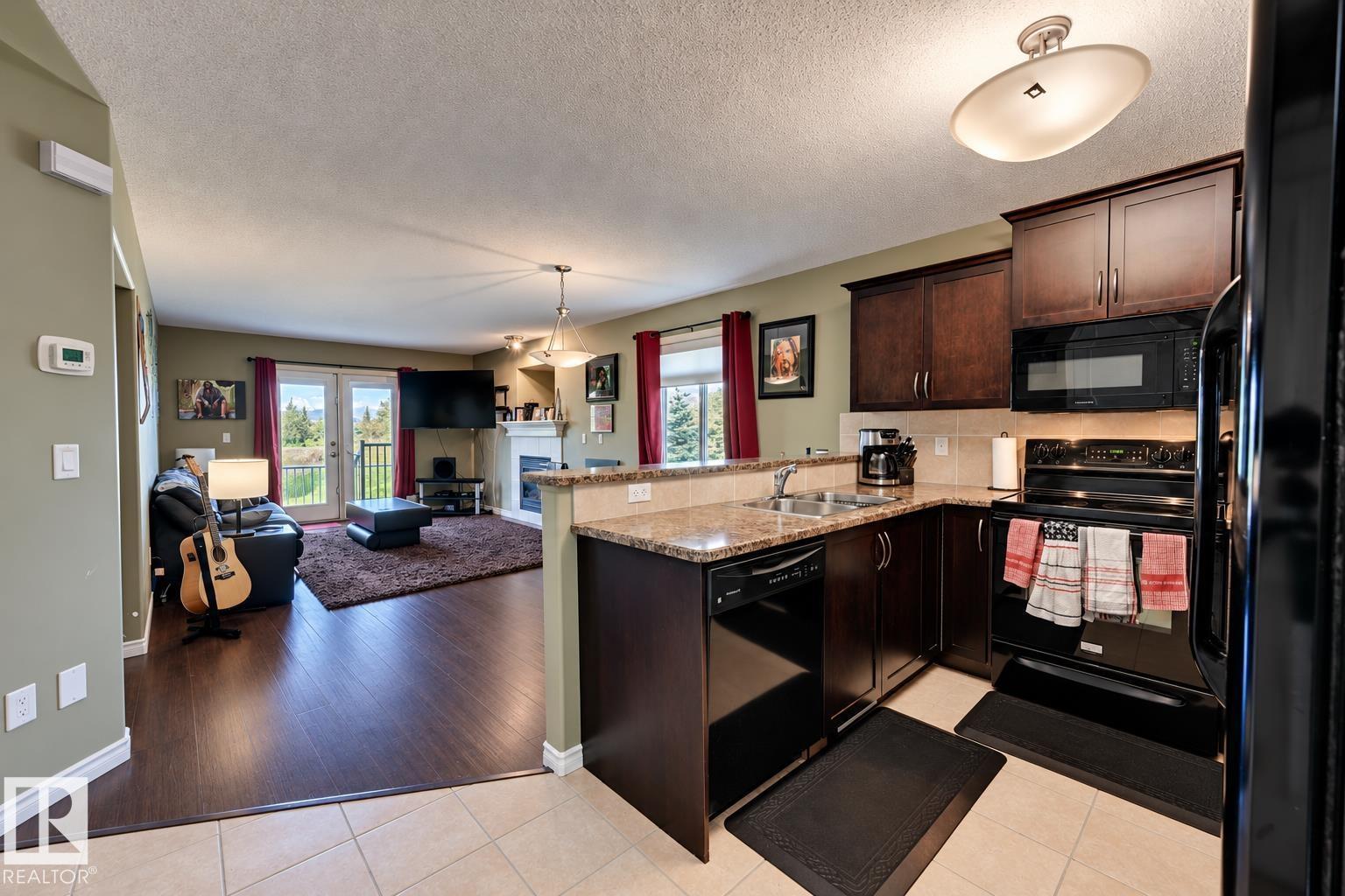 #49 – 10 Woodcrest Lane, Westpark — photo 7 of 30: Property photo
