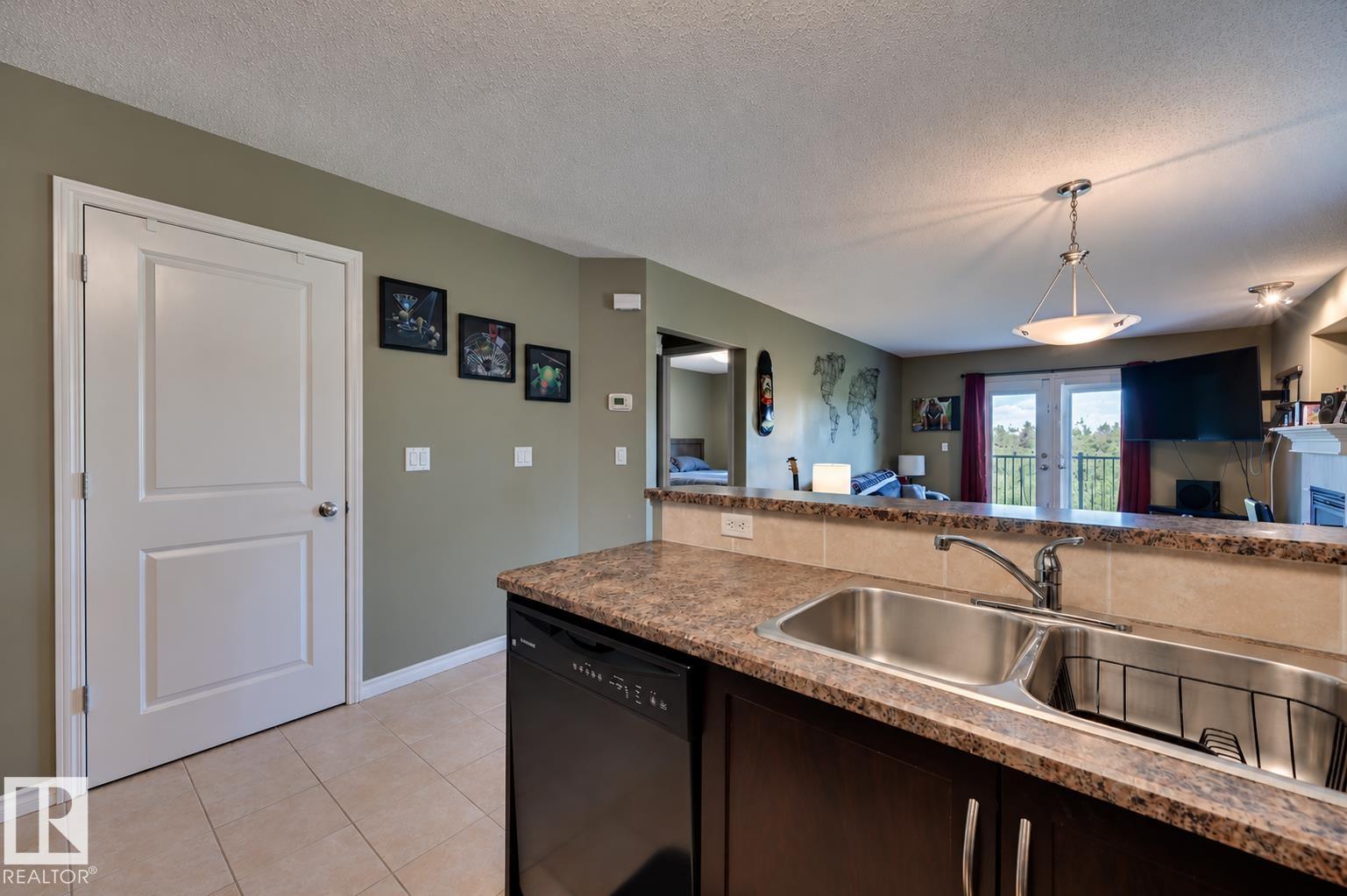 #49 – 10 Woodcrest Lane, Westpark — photo 11 of 30: Property photo