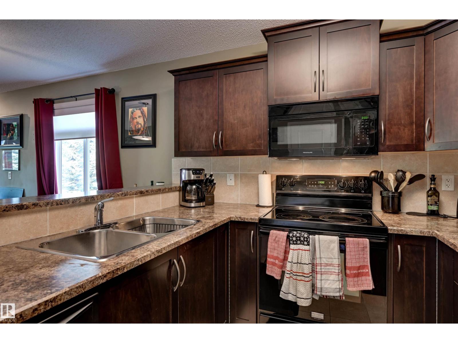#49 – 10 Woodcrest Lane, Westpark — photo 10 of 30: Property photo