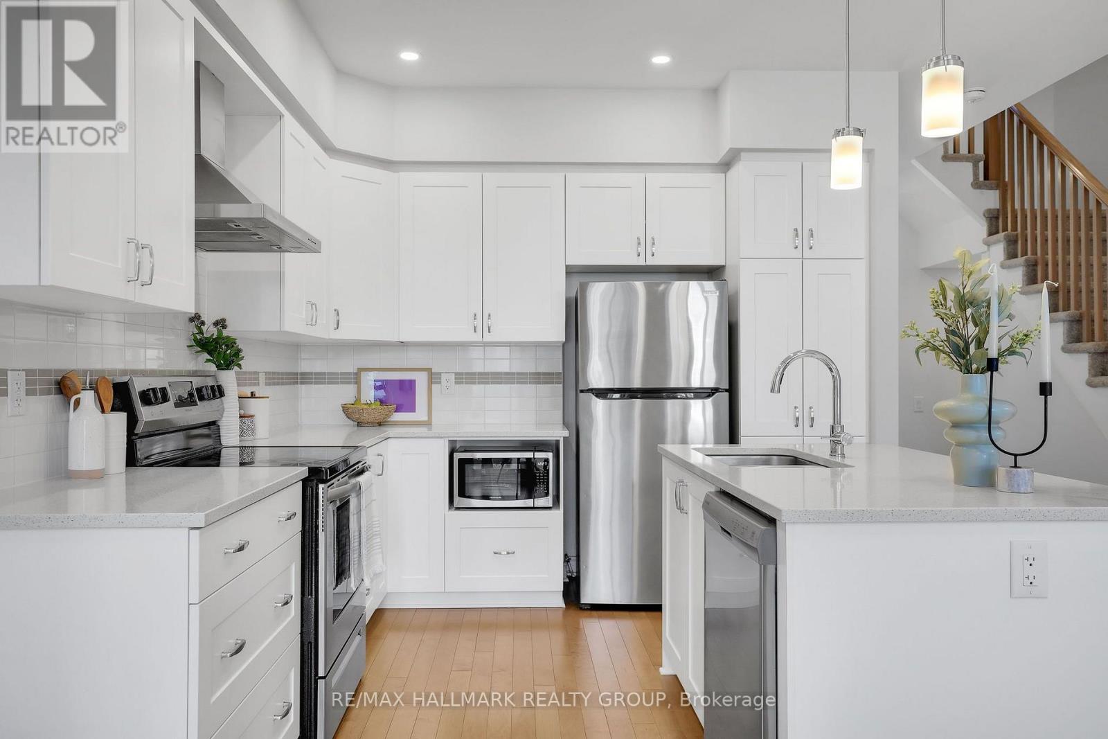 715 CAPRICORN CIRCLE, Ottawa — photo 6