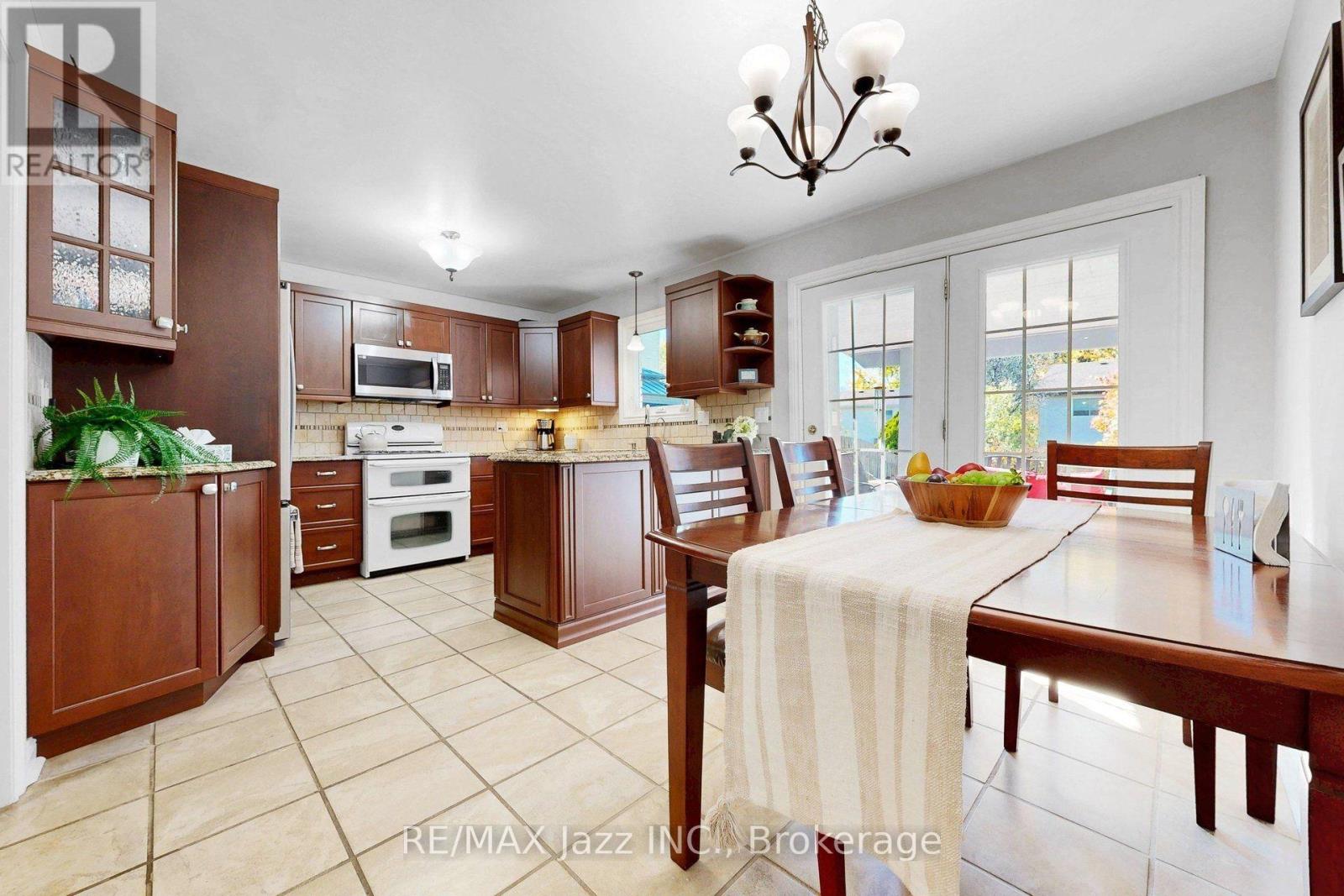 10 Trinity Crescent, Whitby, ON photo 19