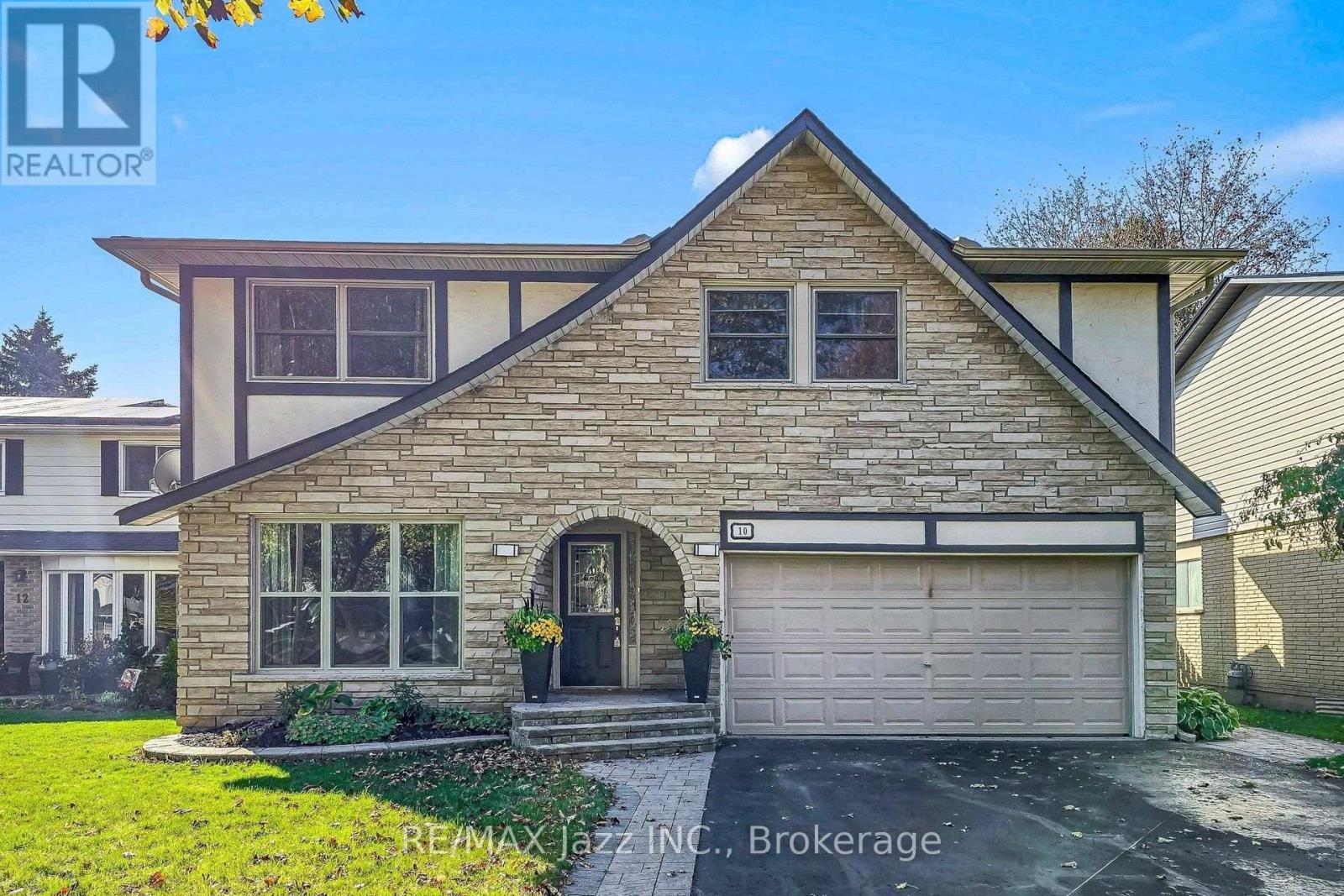 10 Trinity Crescent, Whitby, ON photo 2